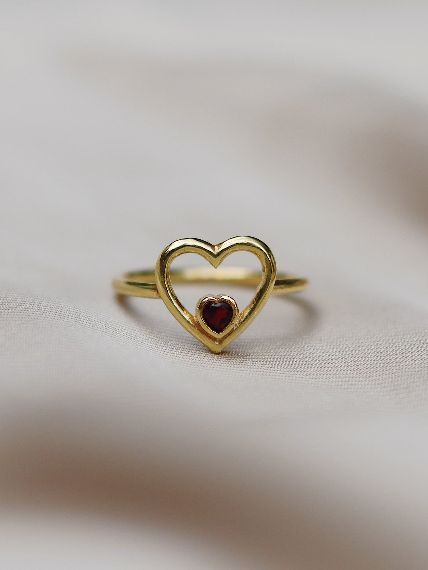Amor Ring with Garnet