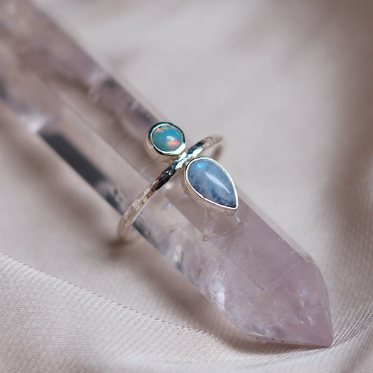 Isa Ring with Opal and Moonstone