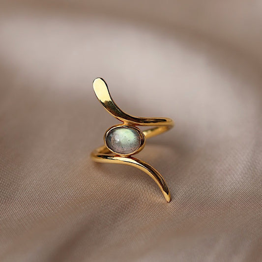 Naaga Ring with Labradorite