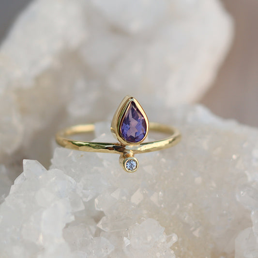 Isa Ring with Amethyst and Sapphire