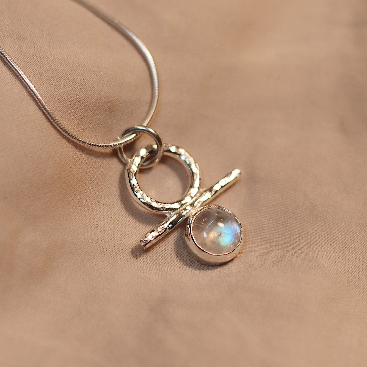 Isa Necklace with Moonstone