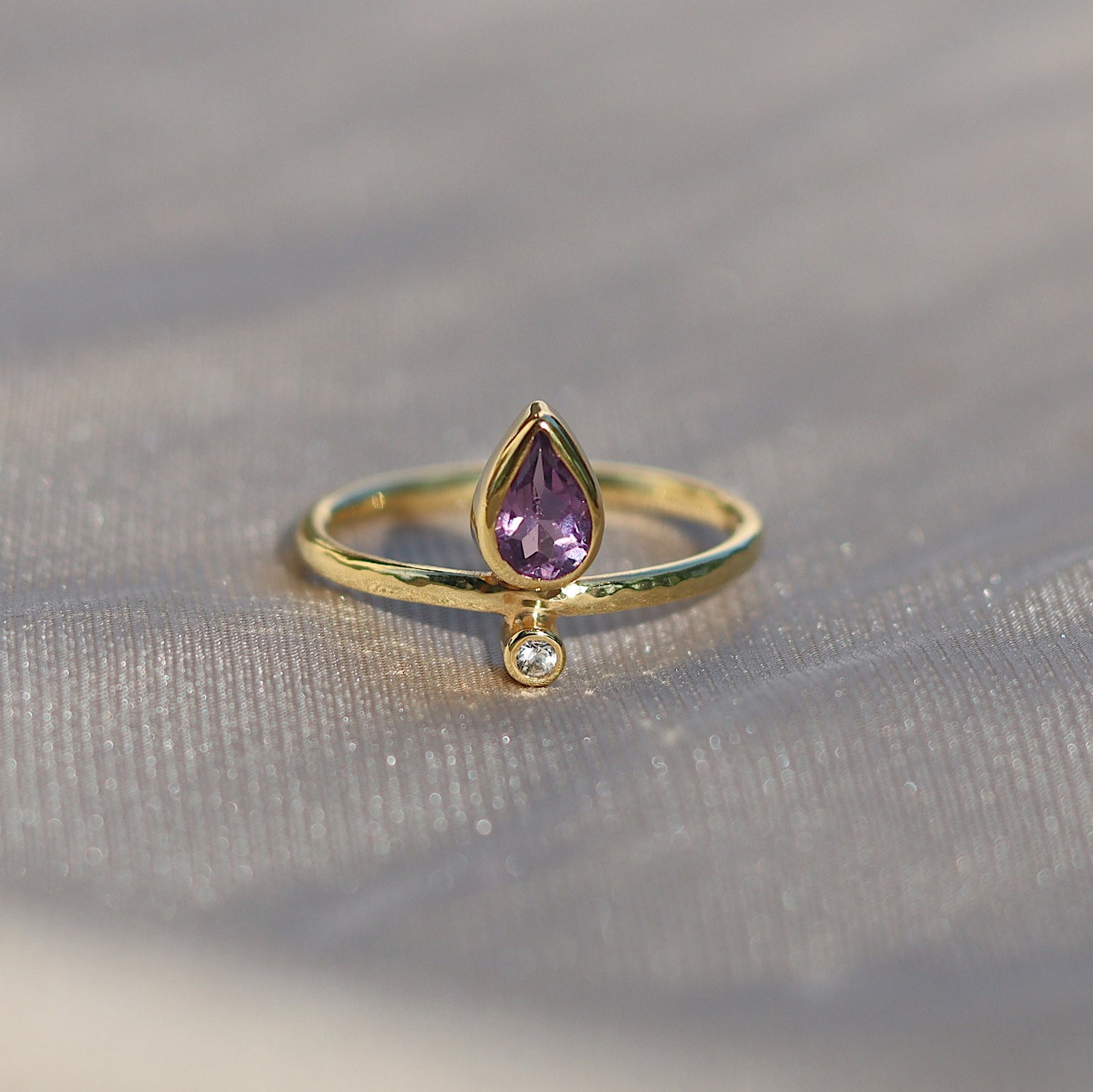 Isa Ring with Amethyst and Sapphire