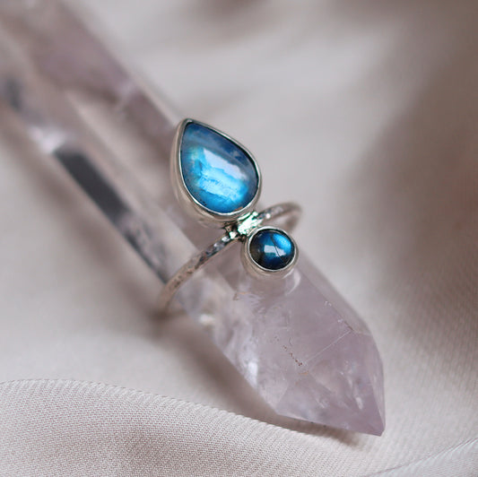 Isa Ring with Moonstone and Labradorite