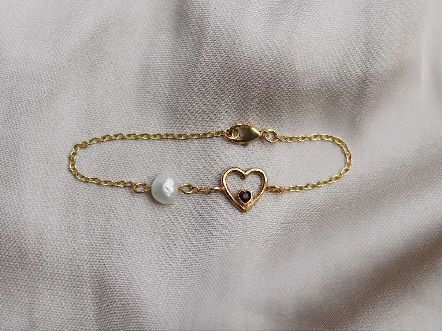 Amor Bracelet with Garnet and Pearl