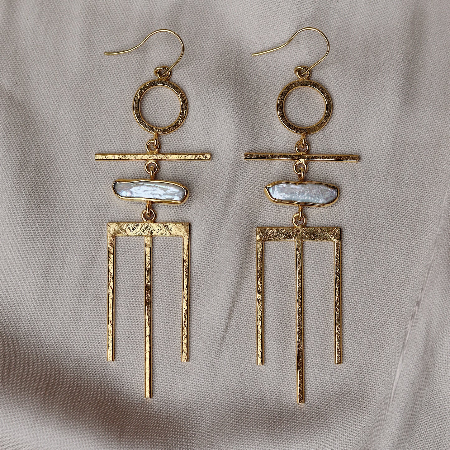 Hetaire Earrings with Pearl