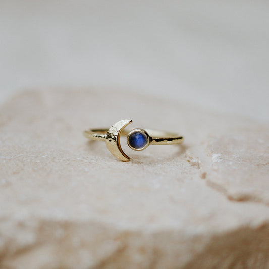 Dakini Ring with Moonstone (14K yellow gold)