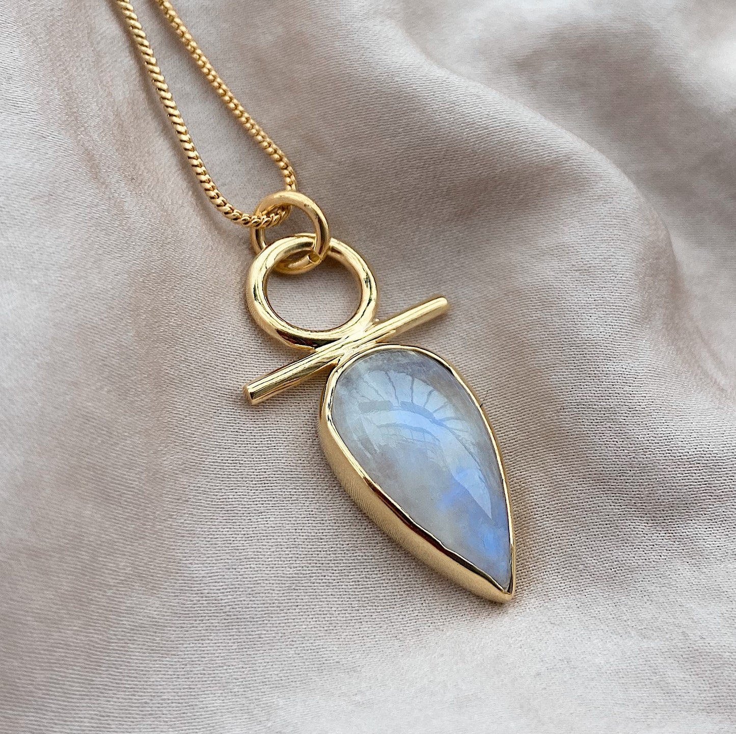 Isa Necklace with Moonstone